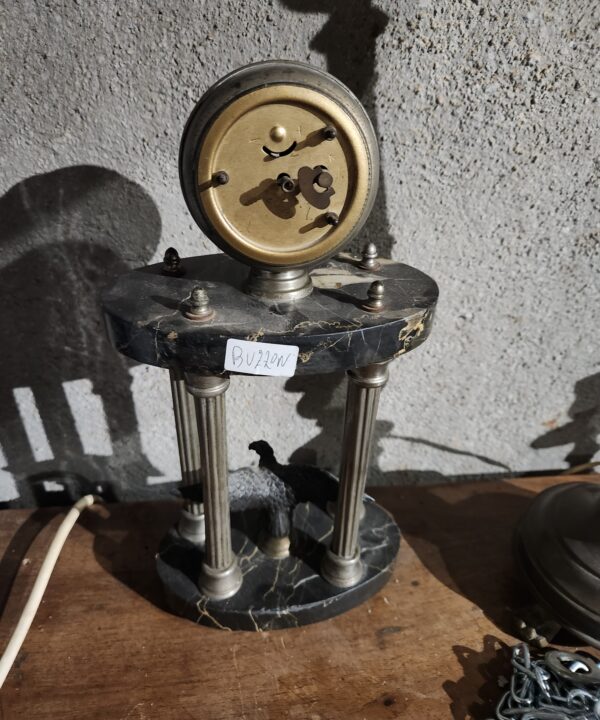 Orologio antico con scultura di aquila - immagine 4