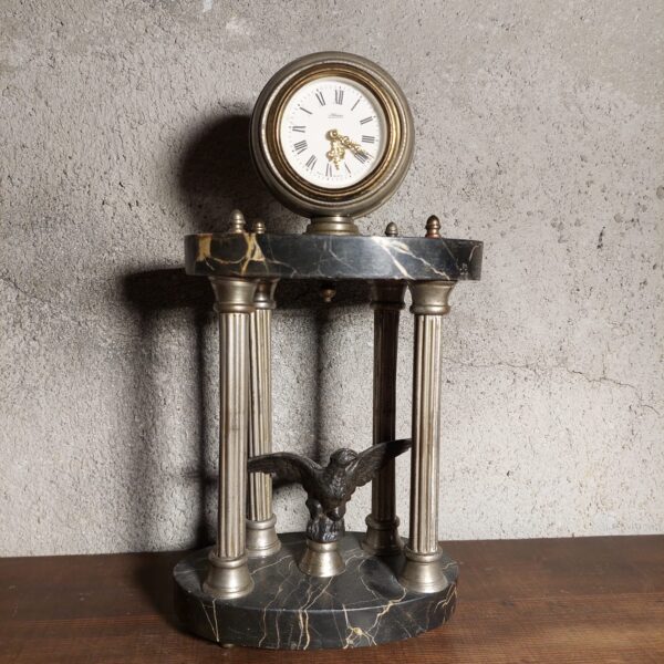 Orologio antico con scultura di aquila - immagine 2