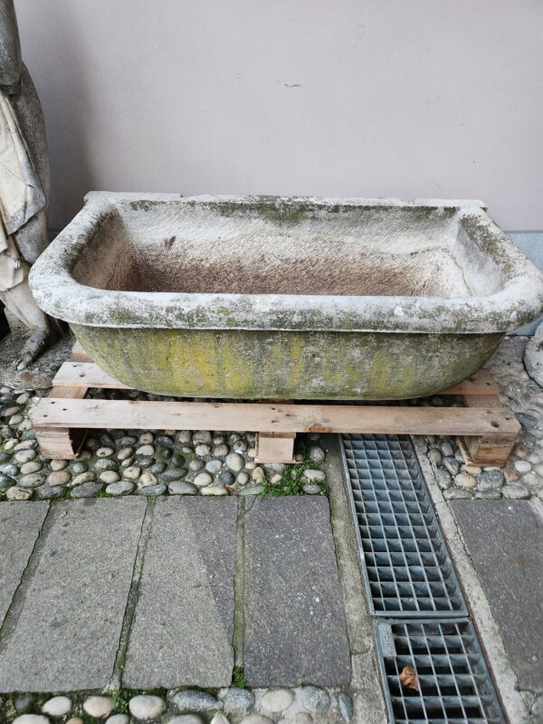 Fontana antica in pietra - immagine 2