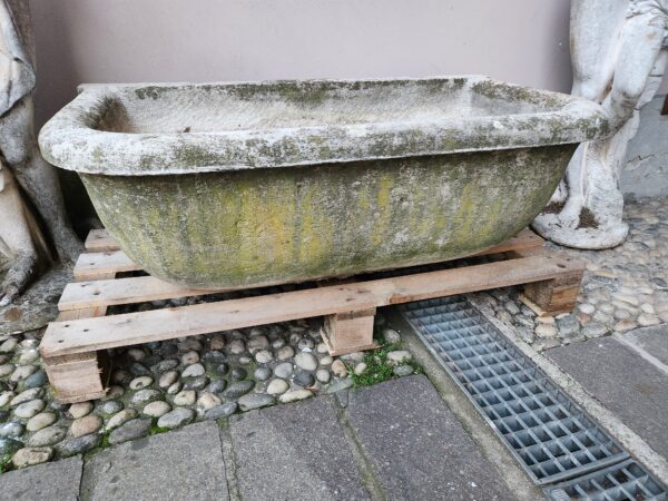 Fontana antica in pietra - immagine 3