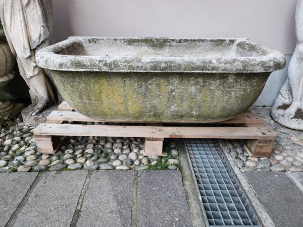 Fontana antica in pietra - immagine 4