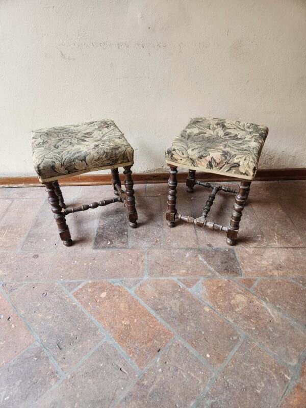Sgabelli antichi - immagine 2