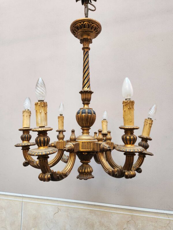 Lampadario dorato in legno antico - immagine 7