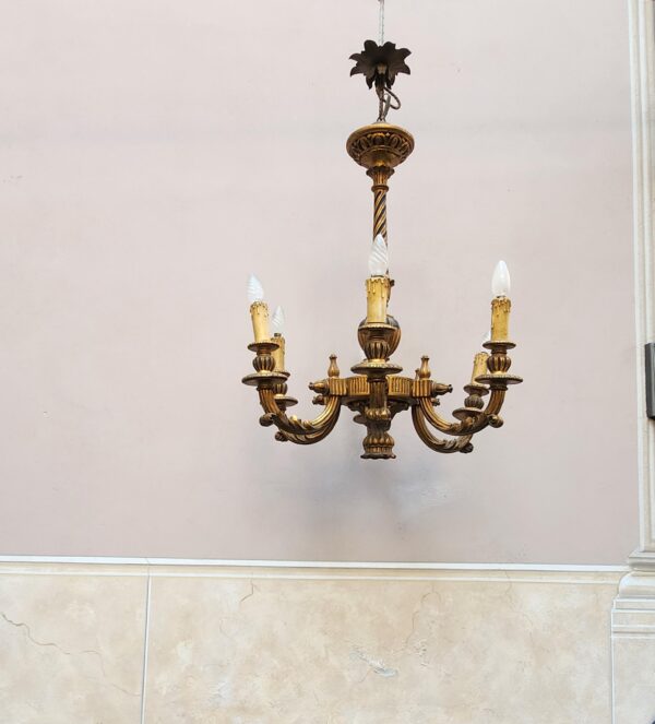 Lampadario dorato in legno antico - immagine 3