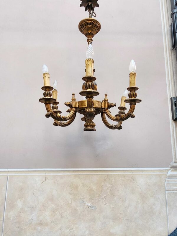 Lampadario dorato in legno antico - immagine 4
