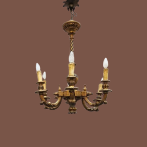 Lampadario dorato in legno antico