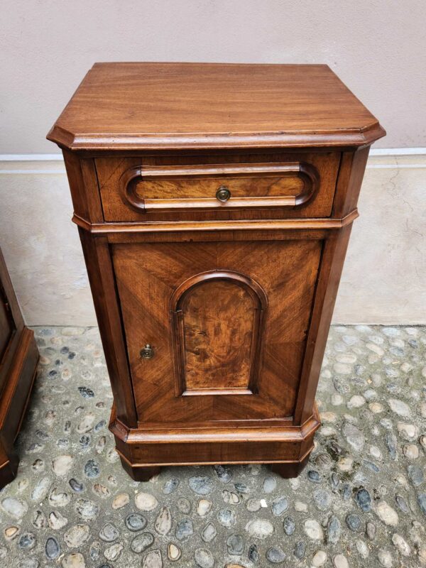 Comodini antichi epoca 900 - immagine 11
