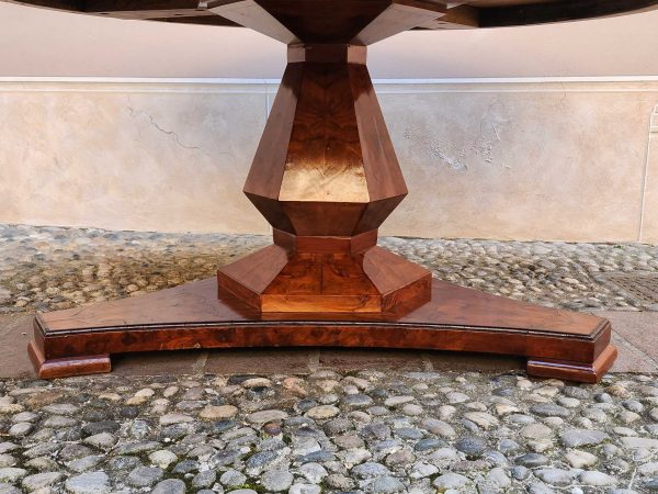 Tavolo rotondo antico con intarsi - immagine 12