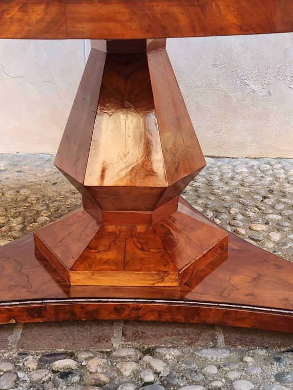 Tavolo rotondo antico con intarsi - immagine 9