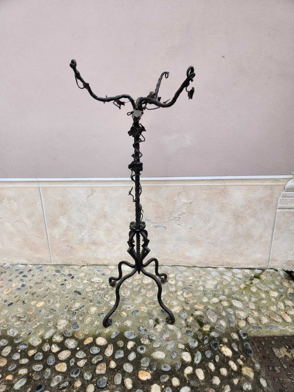 Tripiede antico in ferro - immagine 2