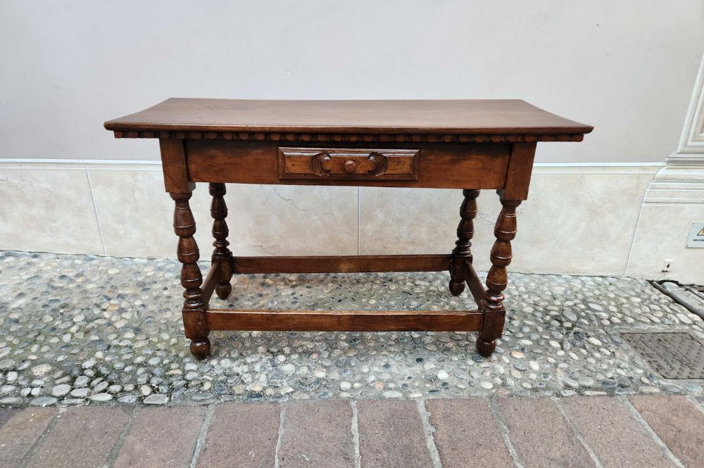 Tavolino antico in vendita