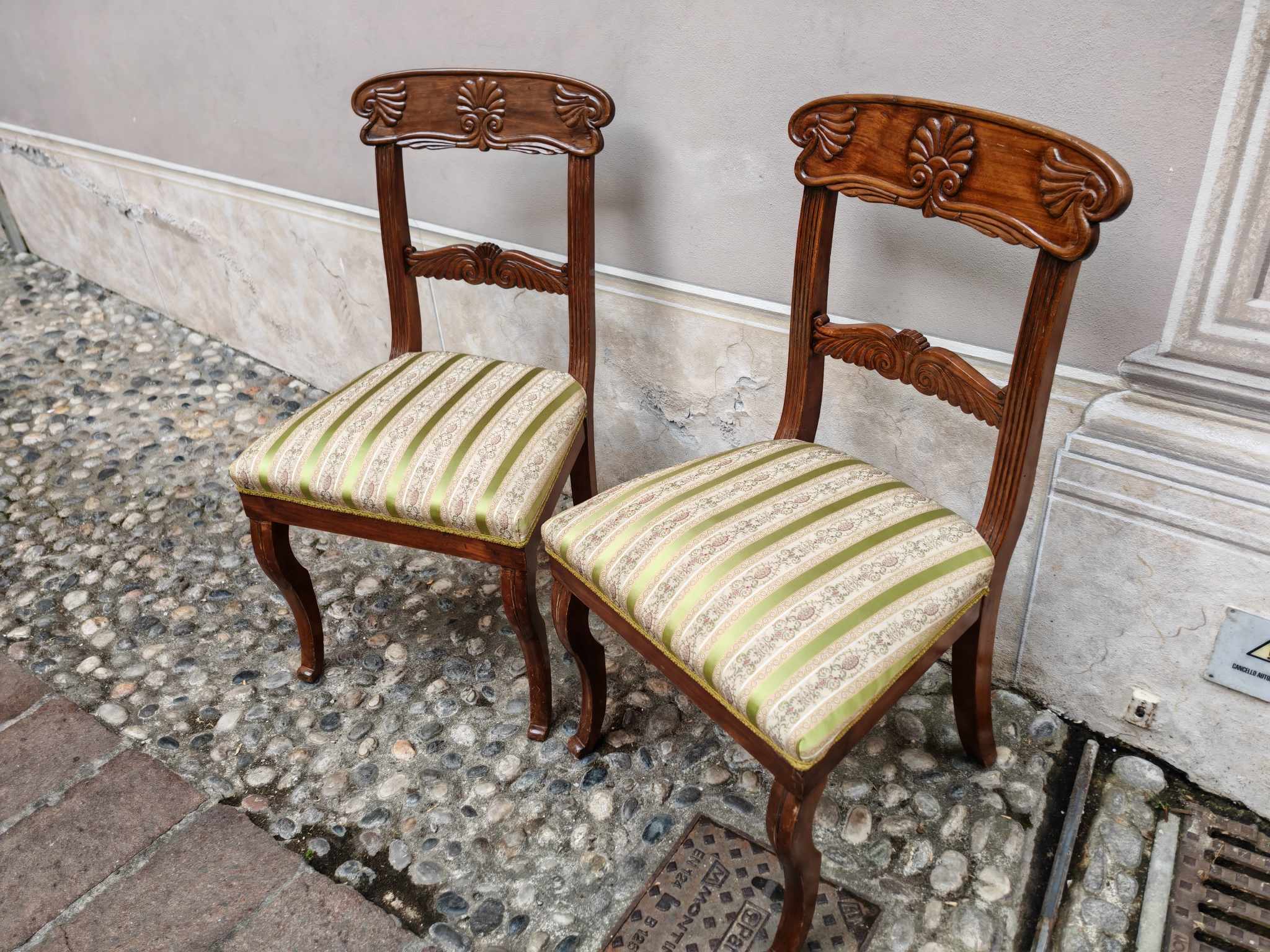 Coppia di sedie antiche - immagine 3