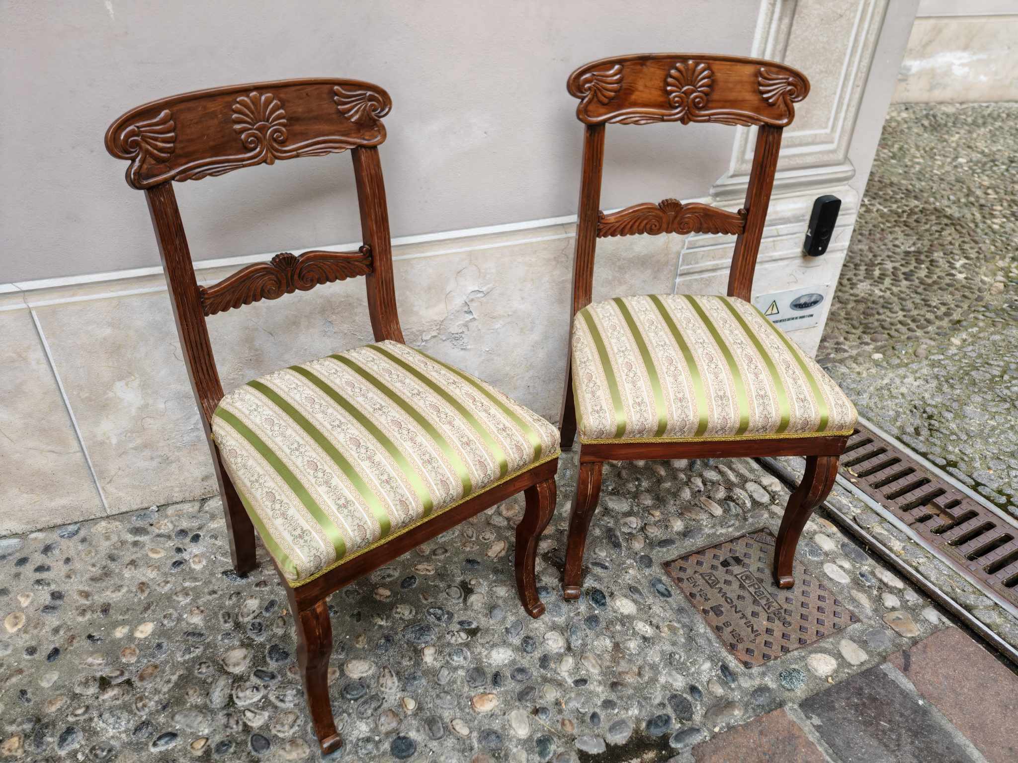 Coppia di sedie antiche - immagine 4