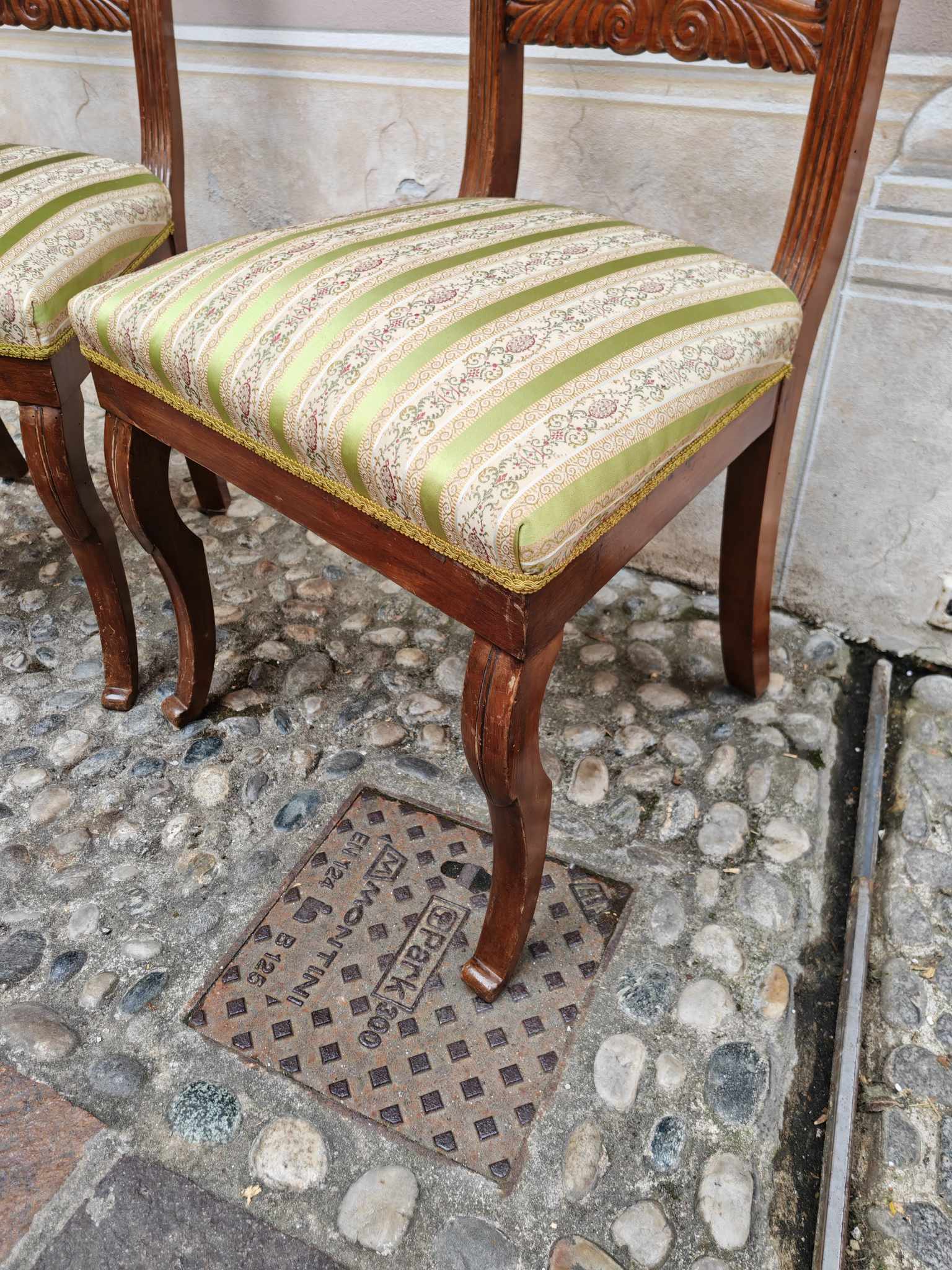 Coppia di sedie antiche - immagine 11