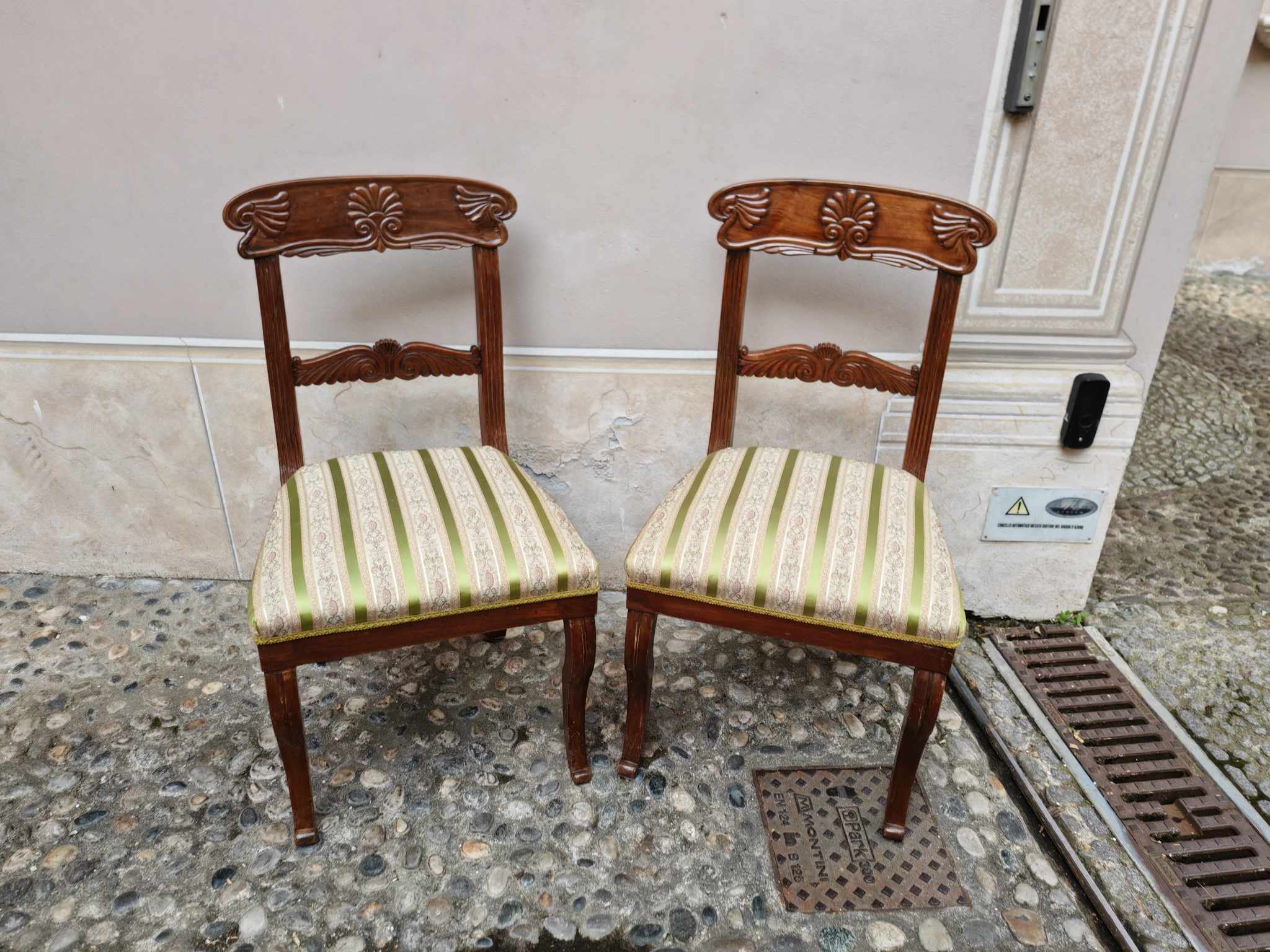 Coppia di sedie antiche - immagine 2