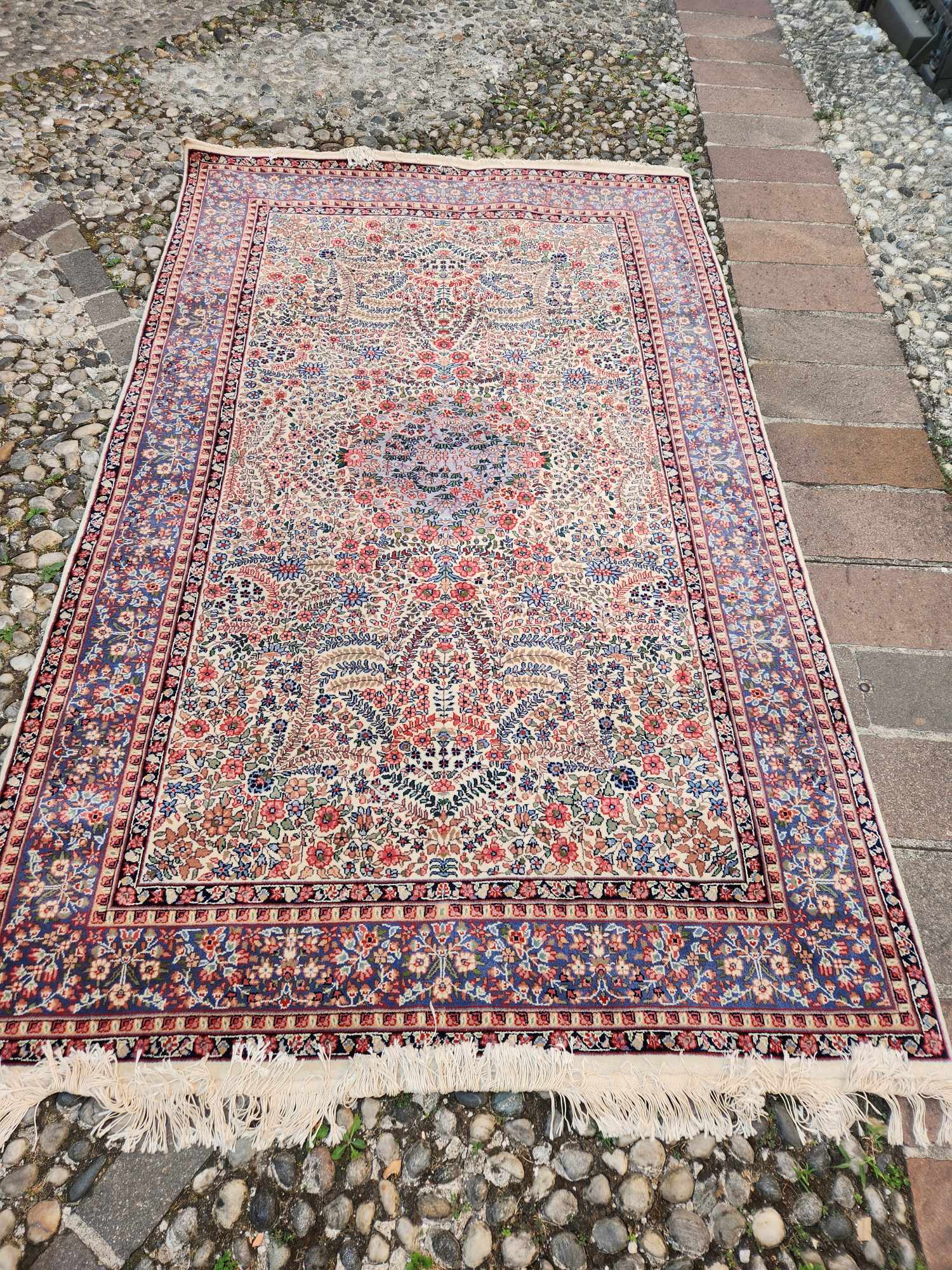 Tappeto antico misura 245x150 cm. - immagine 2