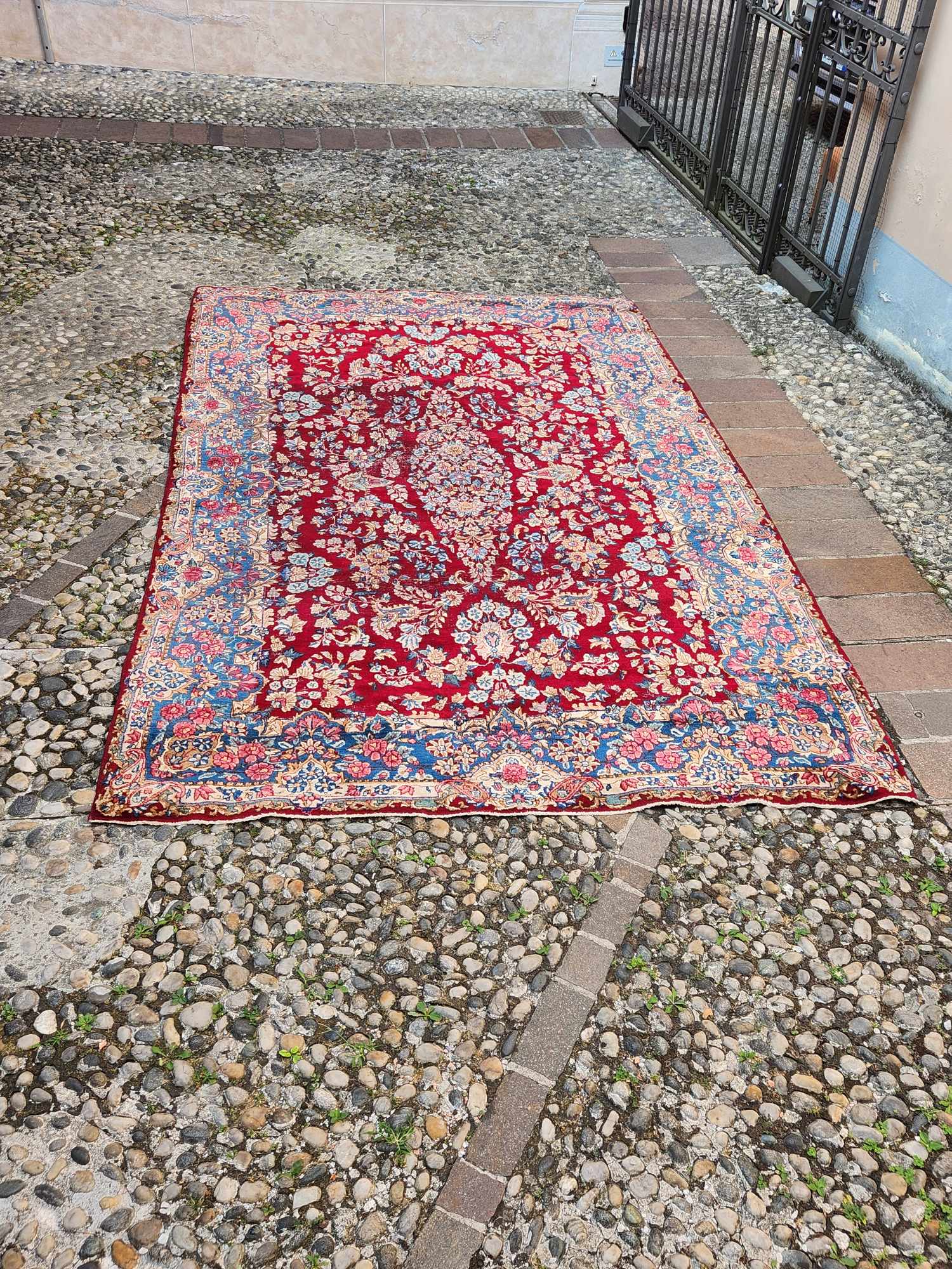Tappeto antico misura 315x200 cm. - immagine 2