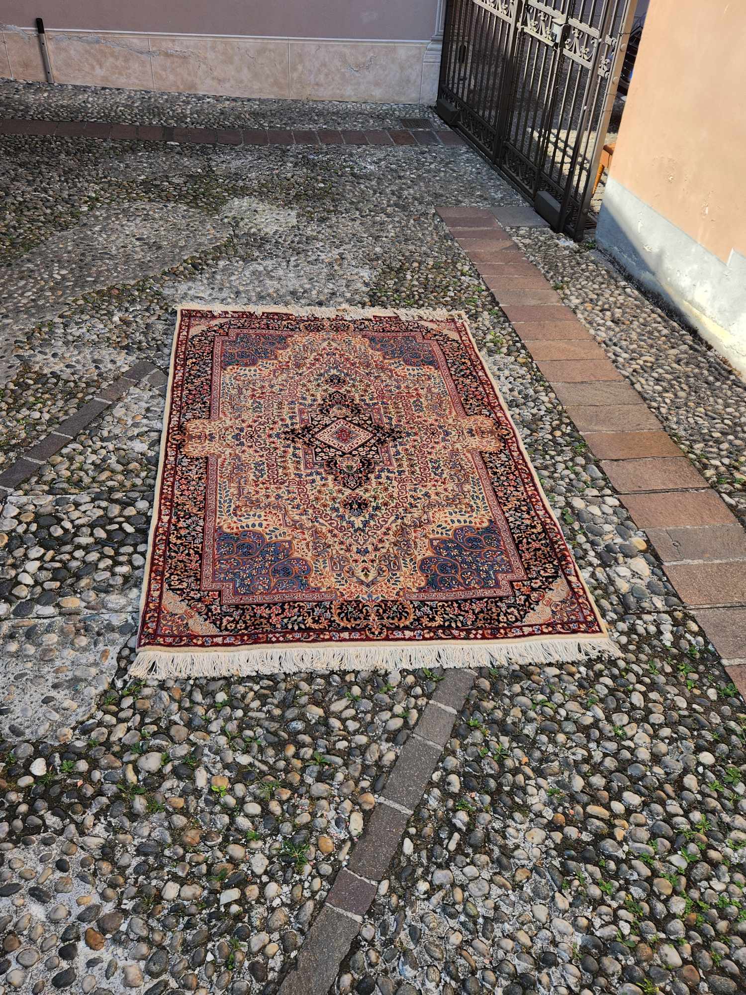 Tappeto antico misura 230x150 cm. - immagine 9