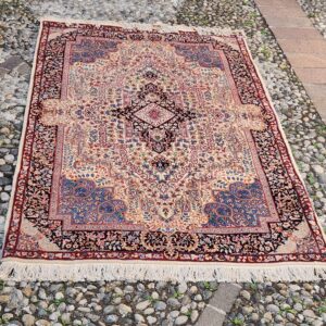 Alternative view of Tappeto antico misura 230x150 cm.