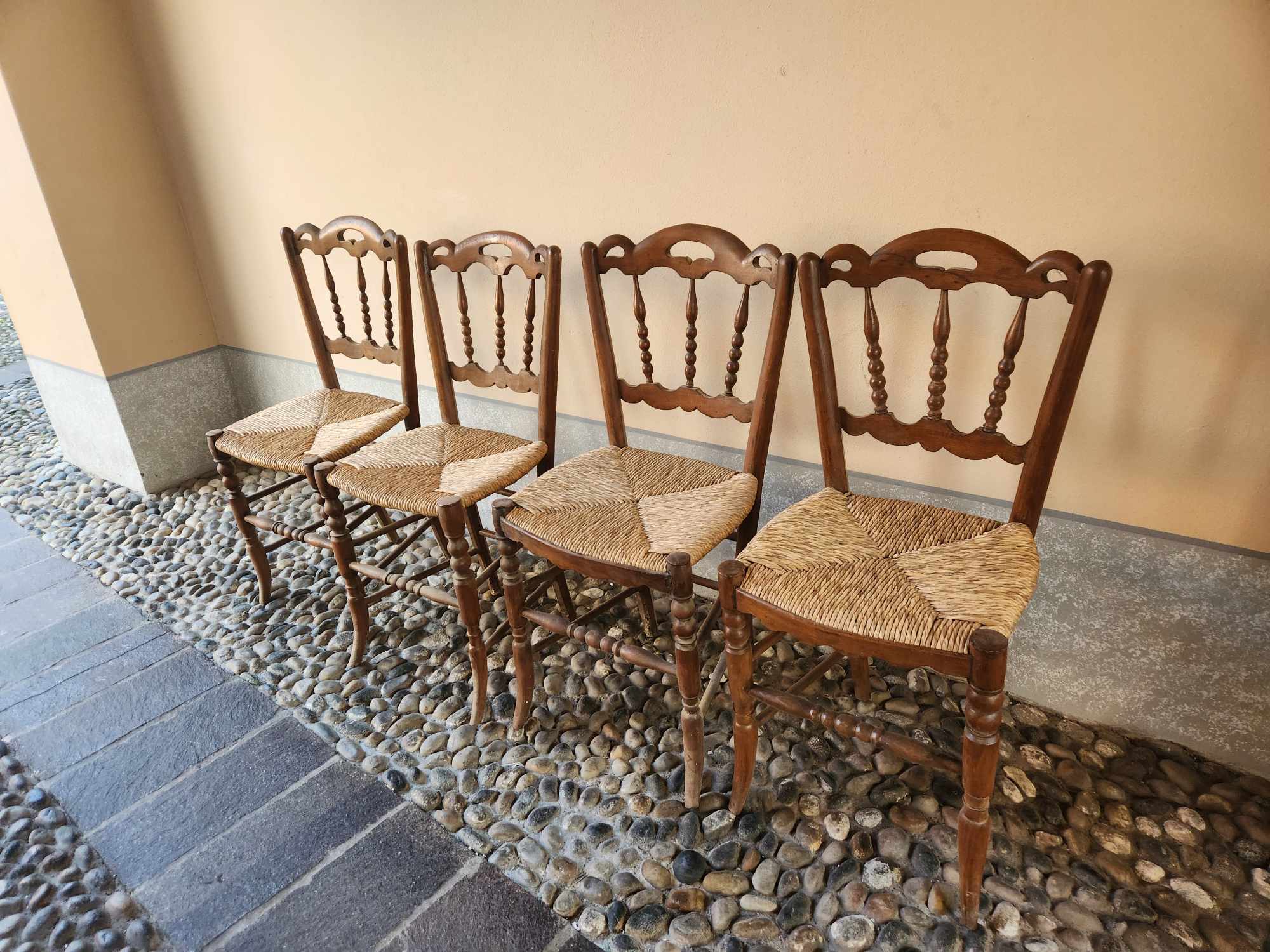 Sedie antiche rustiche - immagine 3