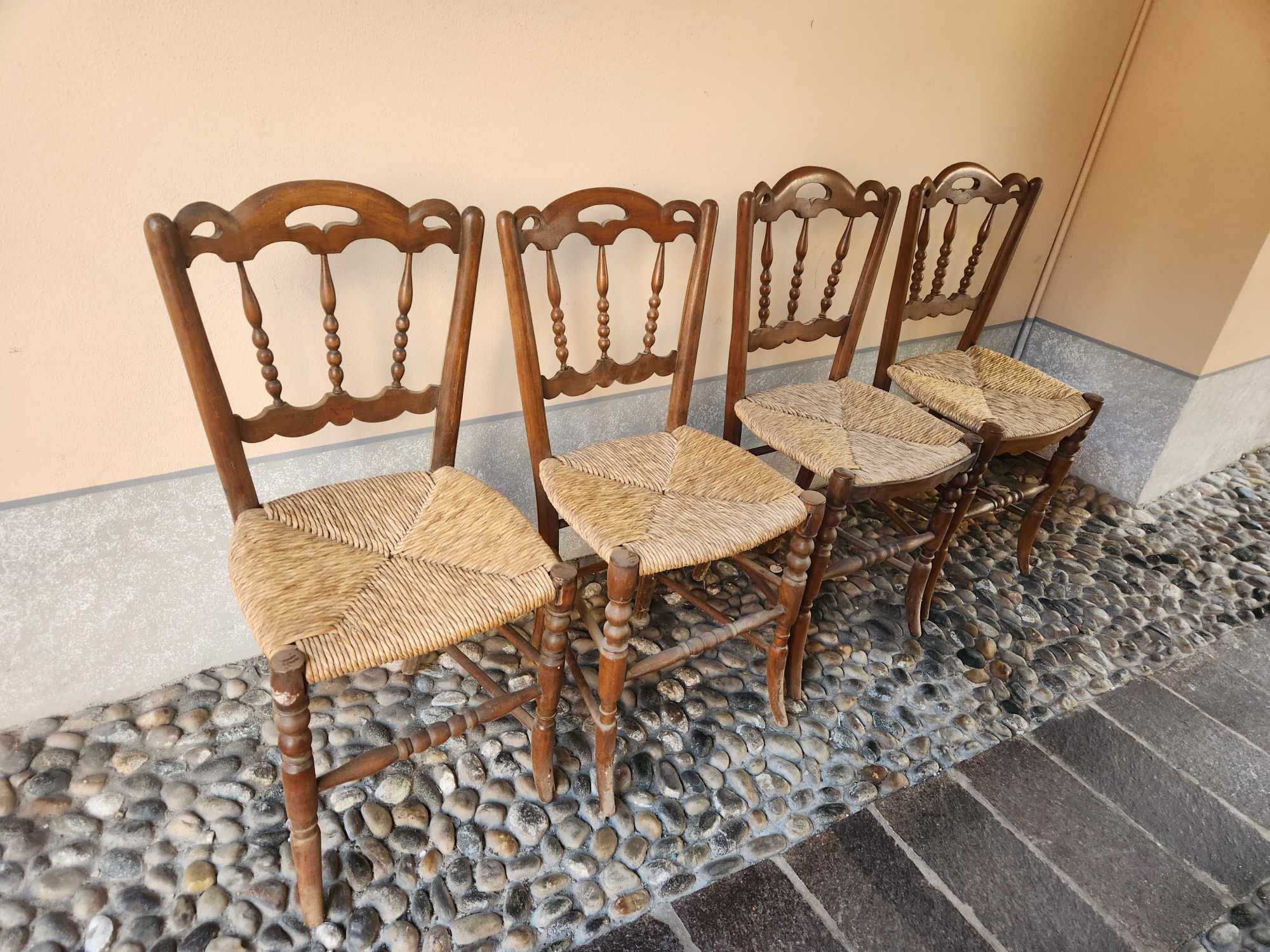Sedie antiche rustiche - immagine 4