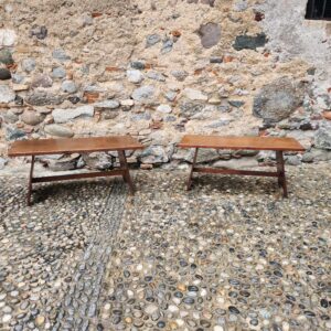 Alternative view of Coppia di tavolini da salotto