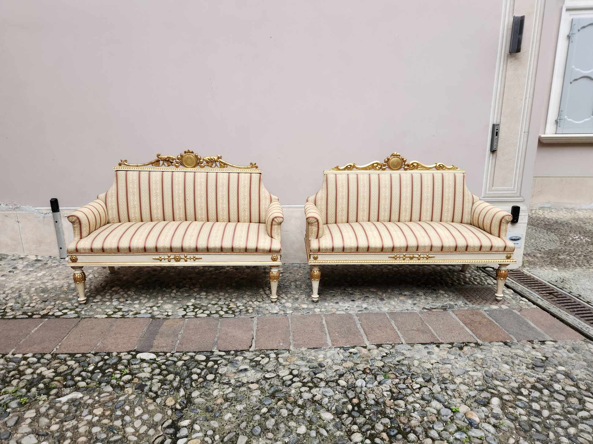 Coppia di divani antichi - immagine 20
