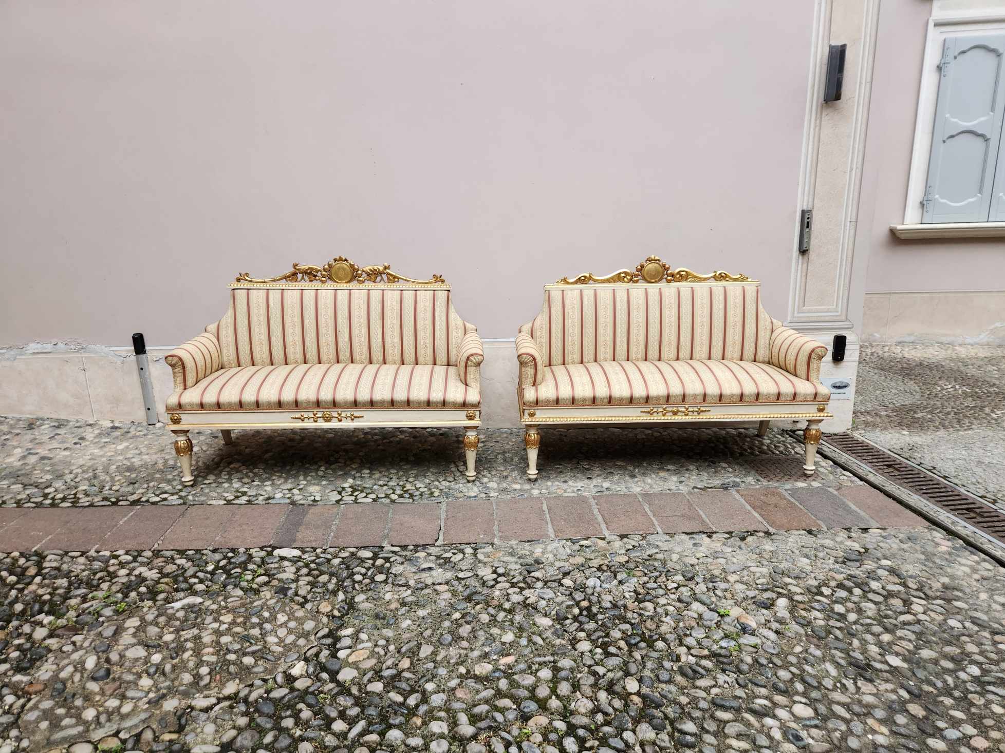 Coppia di divani antichi - immagine 7
