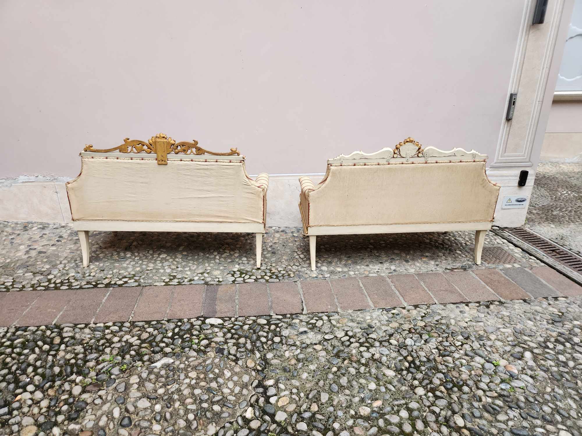 Coppia di divani antichi - immagine 18