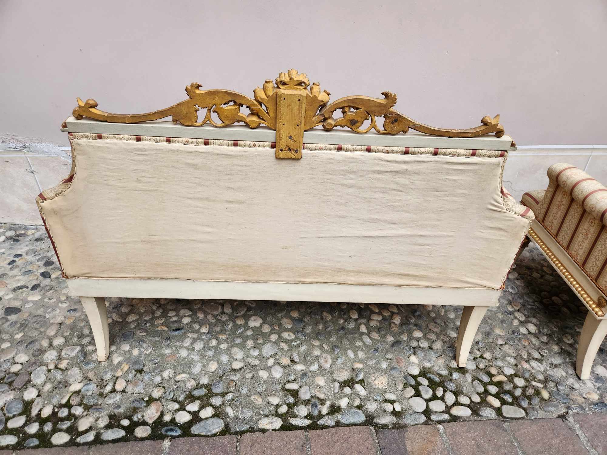 Coppia di divani antichi - immagine 17