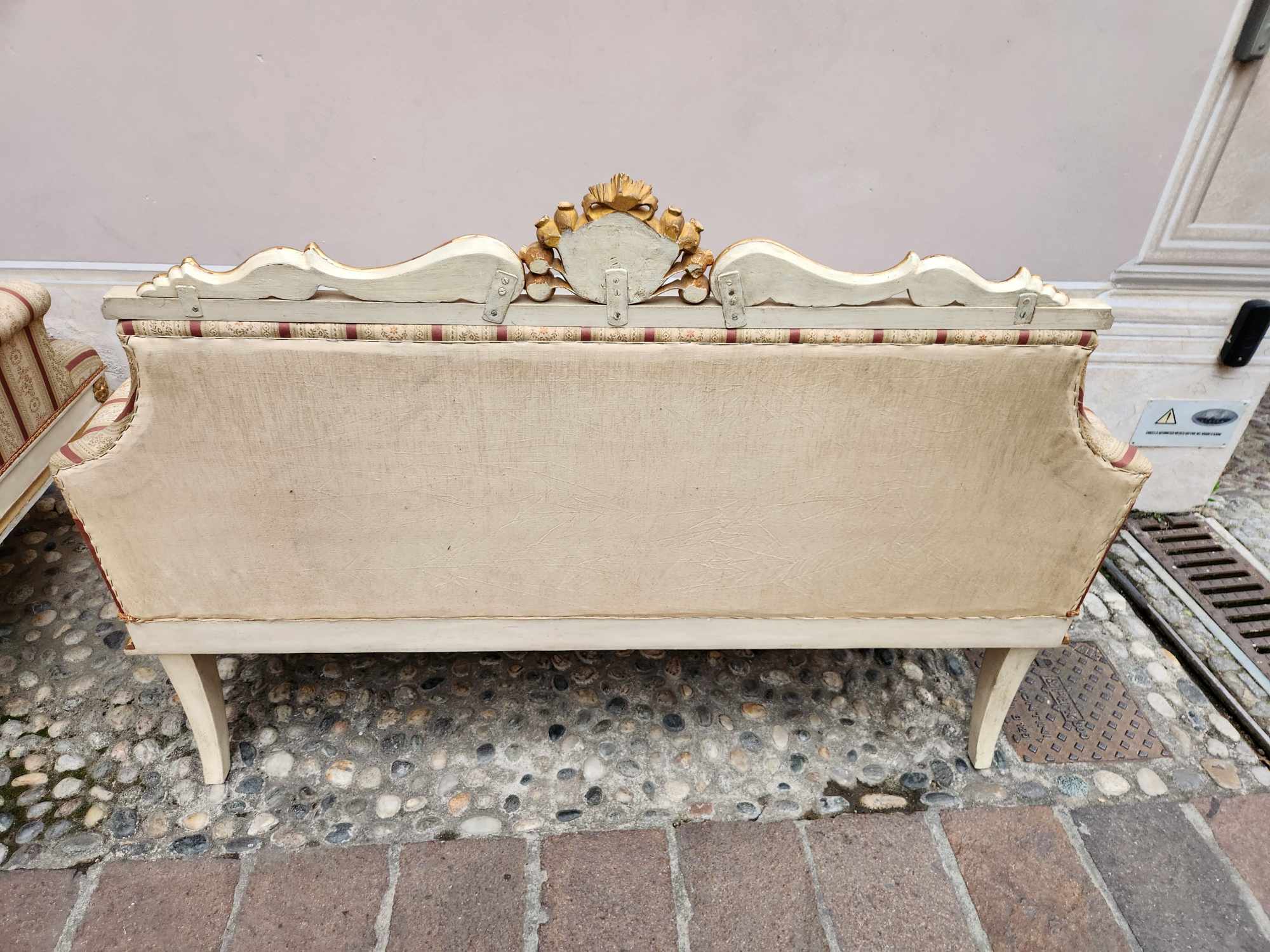 Coppia di divani antichi - immagine 15