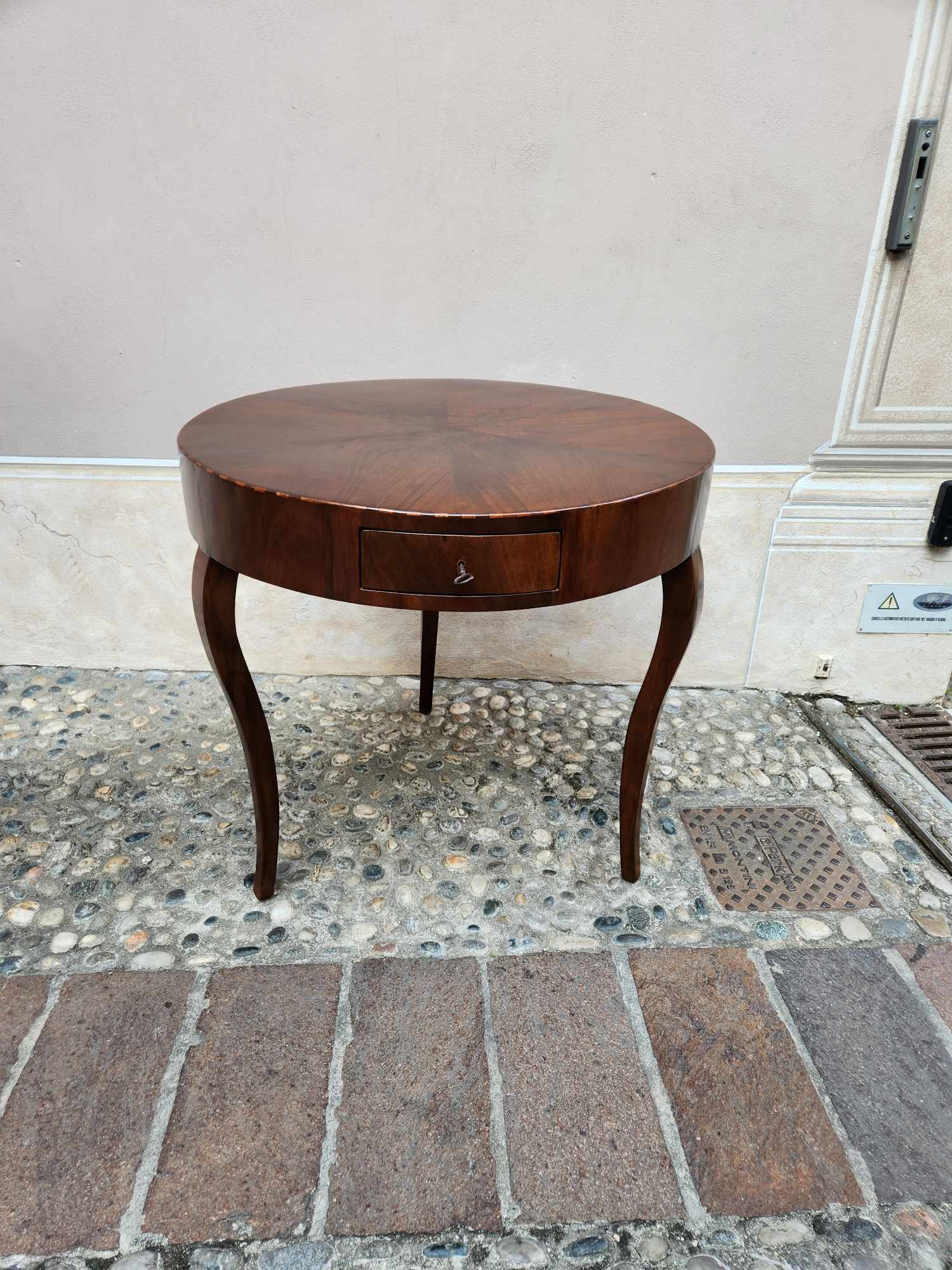 Tavolino rotondo antico epoca 800 - immagine 2